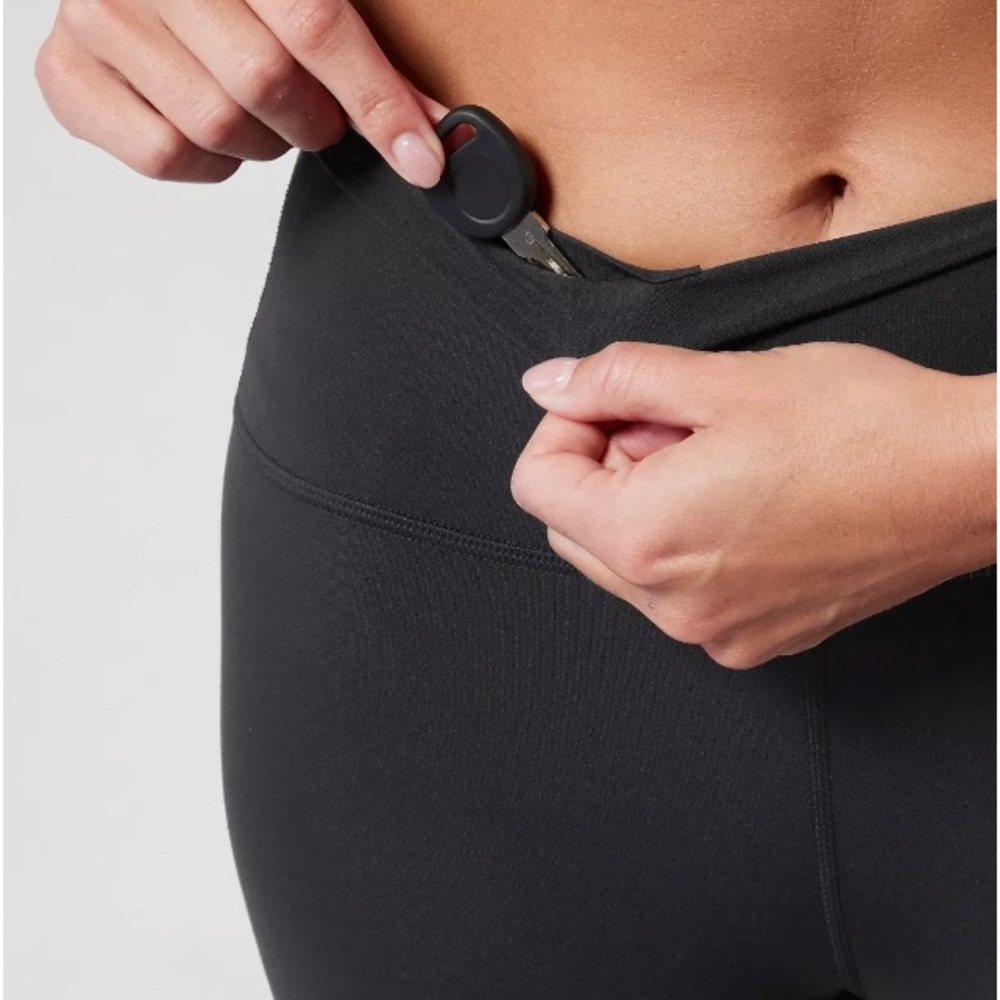 ATHLETA TRANSCEND HIGH RISE 7 SHORT - Picture 3 of 7